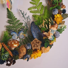 Fairy rattan wreath with glitter winged fairy in floral setting. decor gift for fairy lovers. Christmas, gifts, decor, special gifts.
28cm by 23cm
Detailed with fairy, resin faceted crystal.  Pot pourri and dried flowers, crystal hanging.