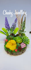 Green tree frog Garden centrepiece